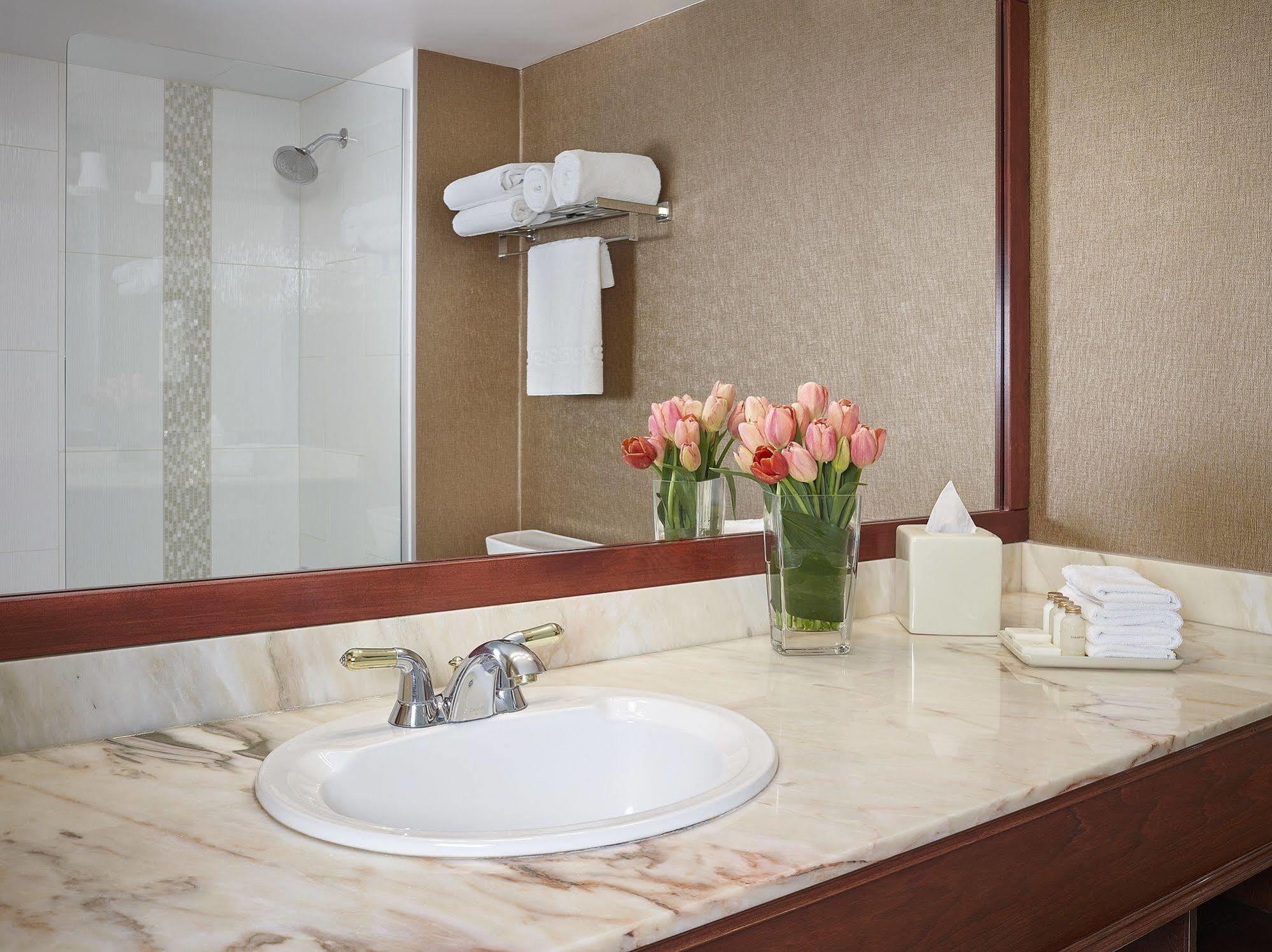 Varscona Hotel On Whyte Edmonton Luaran gambar